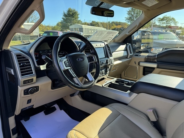 Ford Super Duty F-250 SRW Lariat 4WD Crew Cab 8' Box 2017 Ford Super Duty F-250 SRW Lariat 4WD Crew Cab 8' Box 2017