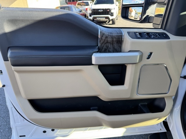 Ford Super Duty F-250 SRW Lariat 4WD Crew Cab 8' Box 2017 Ford Super Duty F-250 SRW Lariat 4WD Crew Cab 8' Box 2017