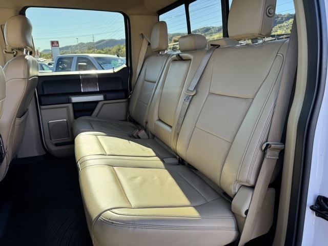 Ford Super Duty F-250 SRW Lariat 4WD Crew Cab 8' Box 2017 Ford Super Duty F-250 SRW Lariat 4WD Crew Cab 8' Box 2017