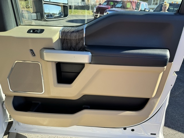 Ford Super Duty F-250 SRW Lariat 4WD Crew Cab 8' Box 2017 Ford Super Duty F-250 SRW Lariat 4WD Crew Cab 8' Box 2017