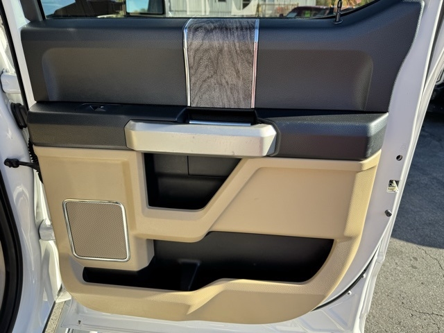 Ford Super Duty F-250 SRW Lariat 4WD Crew Cab 8' Box 2017 Ford Super Duty F-250 SRW Lariat 4WD Crew Cab 8' Box 2017