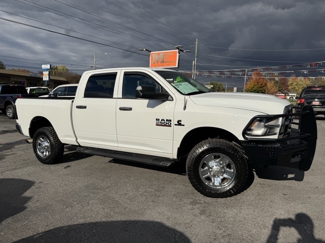 RAM 2500 Tradesman 4x4 Crew Cab 6'4" Box 2017 RAM 2500 Tradesman 4x4 Crew Cab 6'4" Box 2017