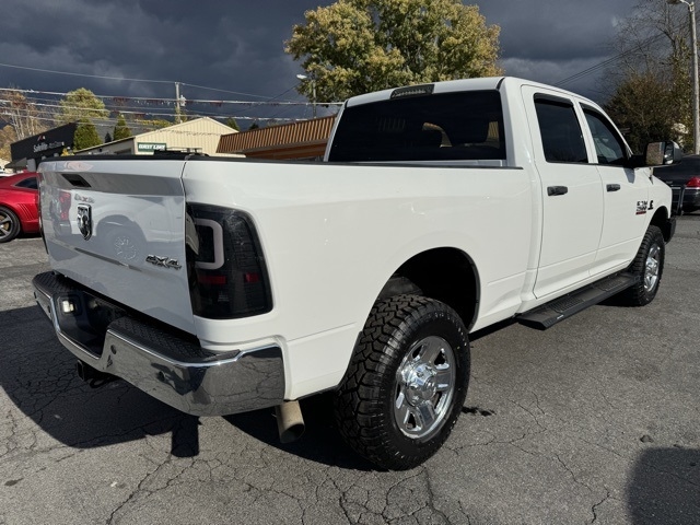 RAM 2500 Tradesman 4x4 Crew Cab 6'4" Box 2017 RAM 2500 Tradesman 4x4 Crew Cab 6'4" Box 2017