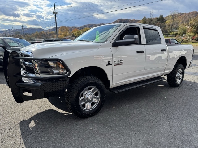 RAM 2500 Tradesman 4x4 Crew Cab 6'4" Box 2017 RAM 2500 Tradesman 4x4 Crew Cab 6'4" Box 2017