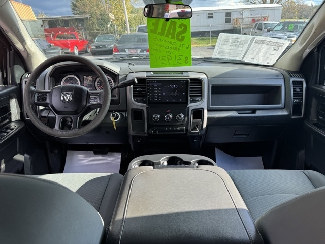 RAM 2500 Tradesman 4x4 Crew Cab 6'4" Box 2017 RAM 2500 Tradesman 4x4 Crew Cab 6'4" Box 2017