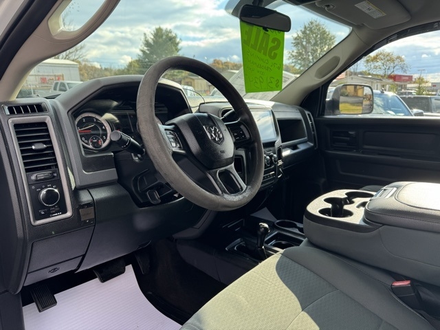 RAM 2500 Tradesman 4x4 Crew Cab 6'4" Box 2017 RAM 2500 Tradesman 4x4 Crew Cab 6'4" Box 2017