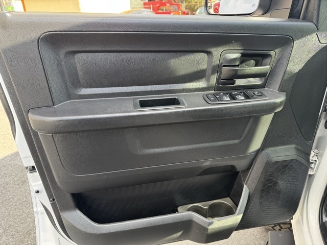 RAM 2500 Tradesman 4x4 Crew Cab 6'4" Box 2017 RAM 2500 Tradesman 4x4 Crew Cab 6'4" Box 2017