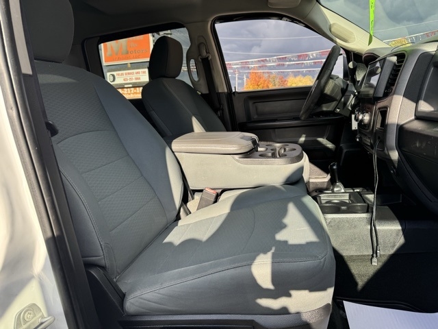 RAM 2500 Tradesman 4x4 Crew Cab 6'4" Box 2017 RAM 2500 Tradesman 4x4 Crew Cab 6'4" Box 2017