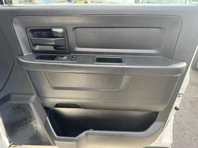 RAM 2500 Tradesman 4x4 Crew Cab 6'4" Box 2017 RAM 2500 Tradesman 4x4 Crew Cab 6'4" Box 2017