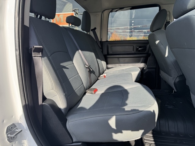 RAM 2500 Tradesman 4x4 Crew Cab 6'4" Box 2017 RAM 2500 Tradesman 4x4 Crew Cab 6'4" Box 2017