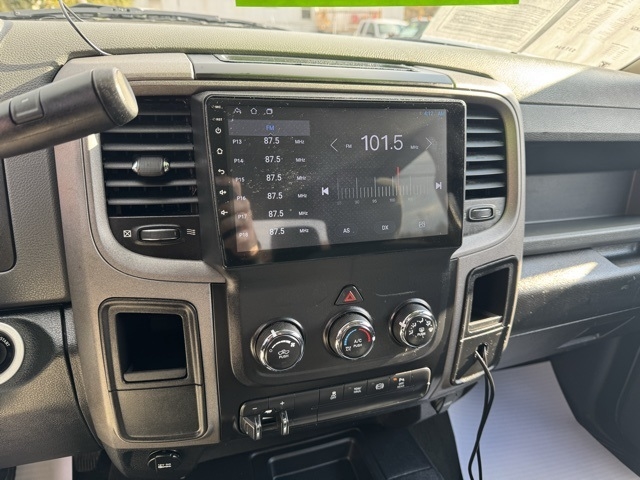 RAM 2500 Tradesman 4x4 Crew Cab 6'4" Box 2017 RAM 2500 Tradesman 4x4 Crew Cab 6'4" Box 2017