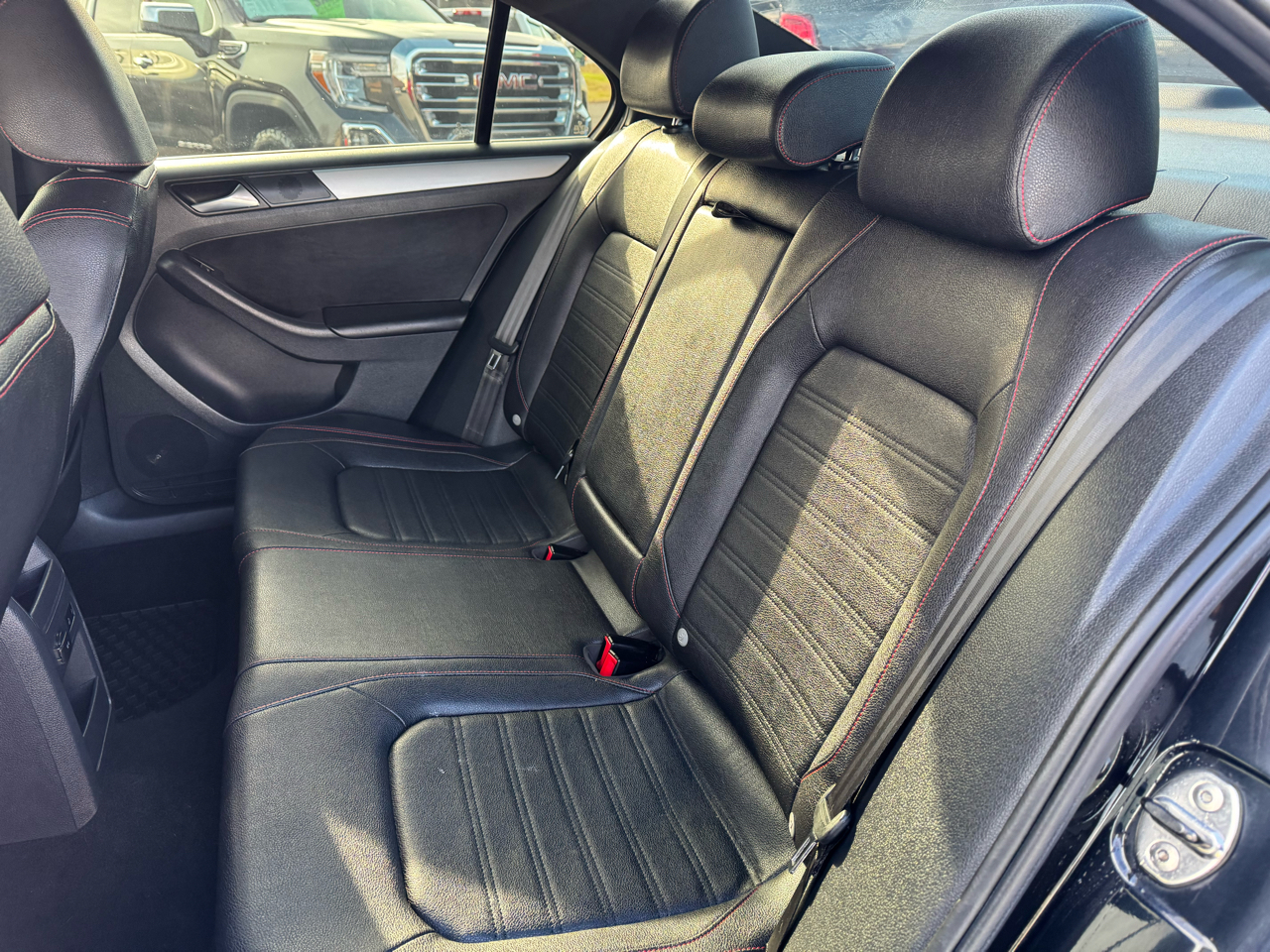 Volkswagen GLI 4dr Sdn DSG 2012