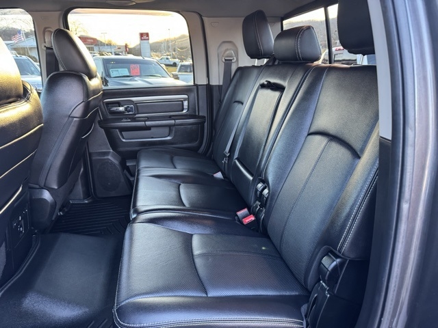 RAM 2500 Laramie 4x4 Mega Cab 6'4" Box 2018