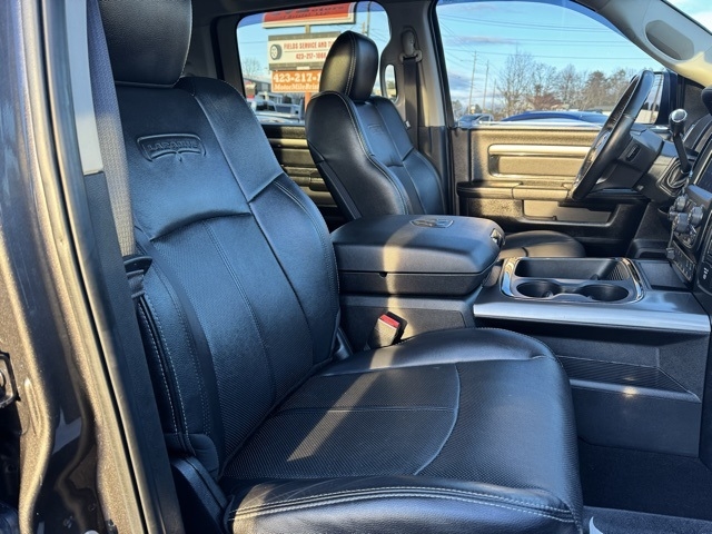 RAM 2500 Laramie 4x4 Mega Cab 6'4" Box 2018