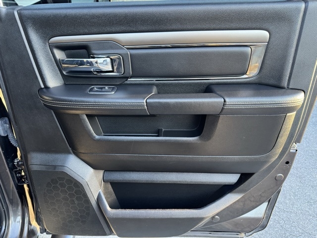 RAM 2500 Laramie 4x4 Mega Cab 6'4" Box 2018