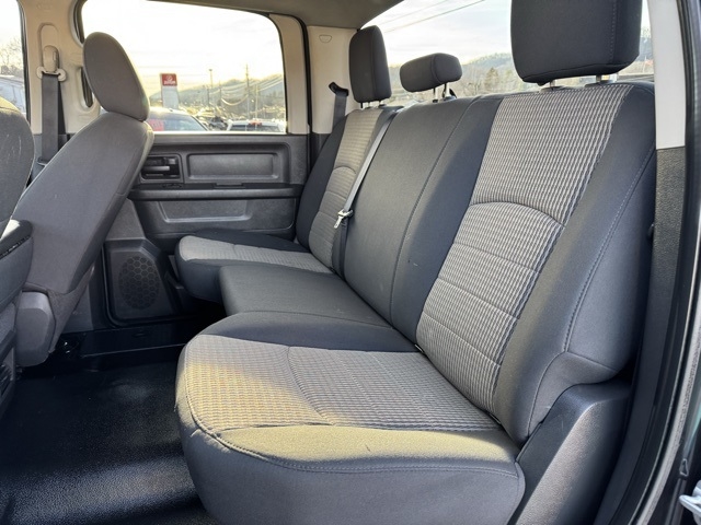 RAM 2500 4WD Crew Cab 149" ST 2011