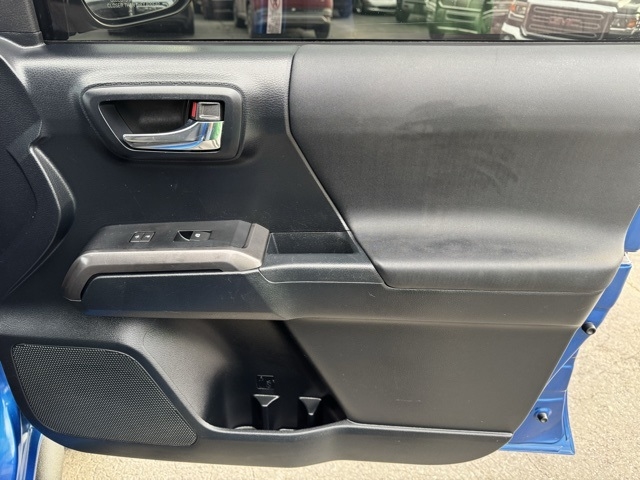 Toyota Tacoma 4WD Double Cab V6 MT TRD Off Road (Natl) 2016