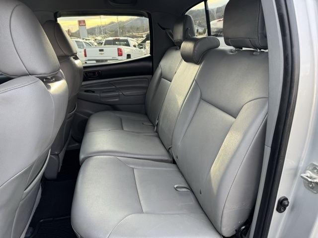 Toyota Tacoma 4WD Double Cab V6 MT (Natl) 2013