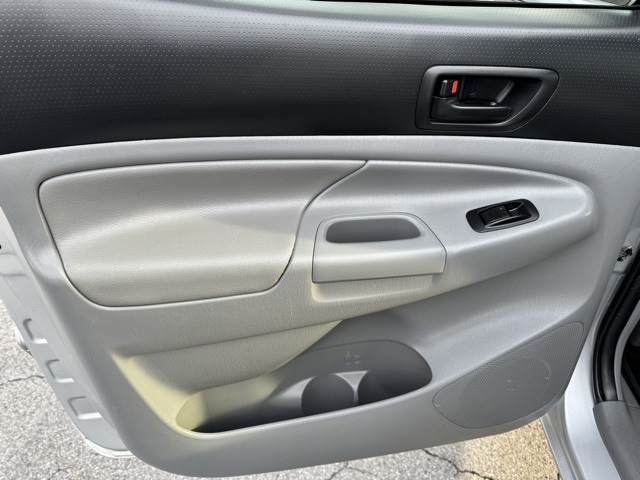 Toyota Tacoma 4WD Double Cab V6 MT (Natl) 2013