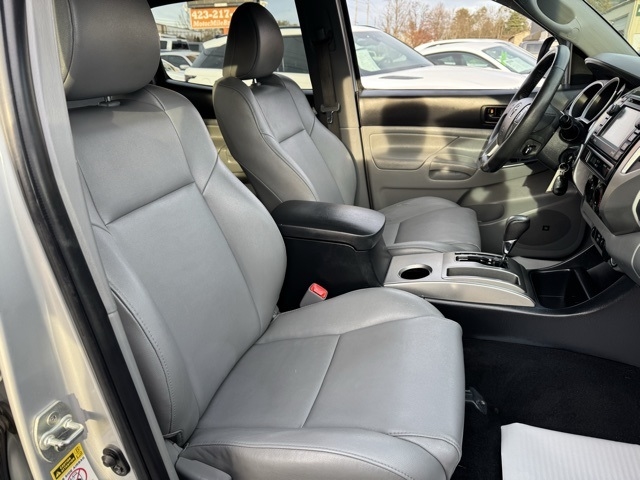 Toyota Tacoma 4WD Double Cab V6 MT (Natl) 2013