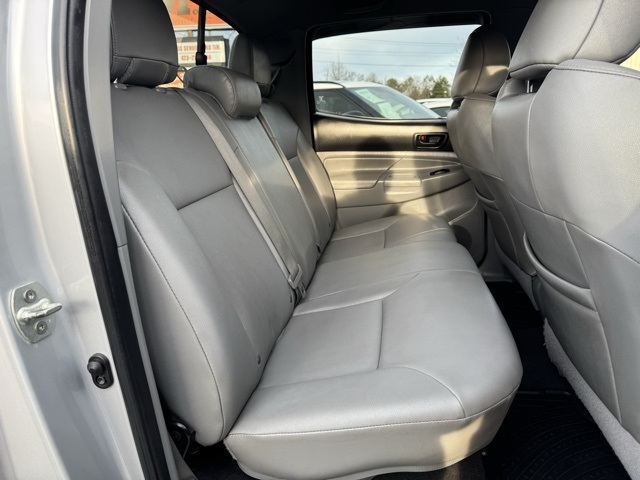 Toyota Tacoma 4WD Double Cab V6 MT (Natl) 2013