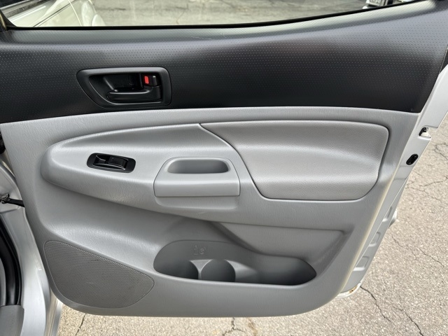 Toyota Tacoma 4WD Double Cab V6 MT (Natl) 2013