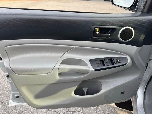 Toyota Tacoma 4WD Double Cab V6 MT (Natl) 2013