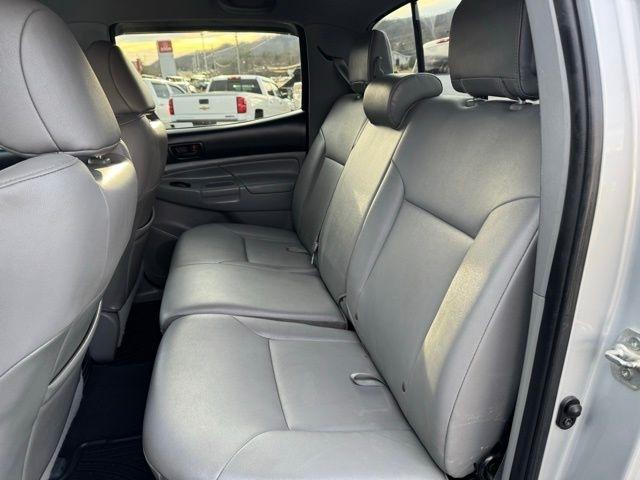 Toyota Tacoma 4WD Double Cab V6 MT (Natl) 2013