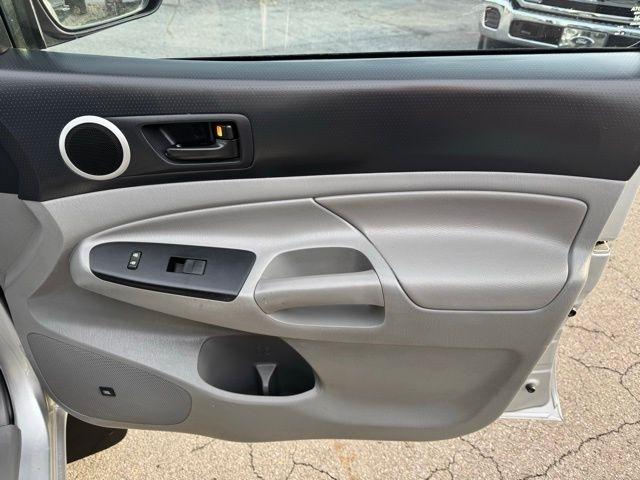 Toyota Tacoma 4WD Double Cab V6 MT (Natl) 2013