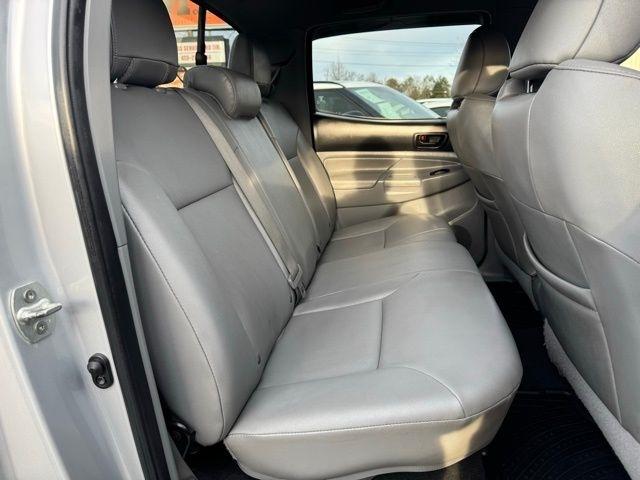 Toyota Tacoma 4WD Double Cab V6 MT (Natl) 2013