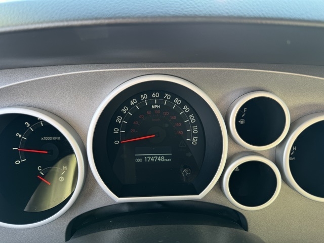 Toyota Tundra 4WD Truck CrewMax 5.7L V8 6-Spd AT LTD (Natl) 2011