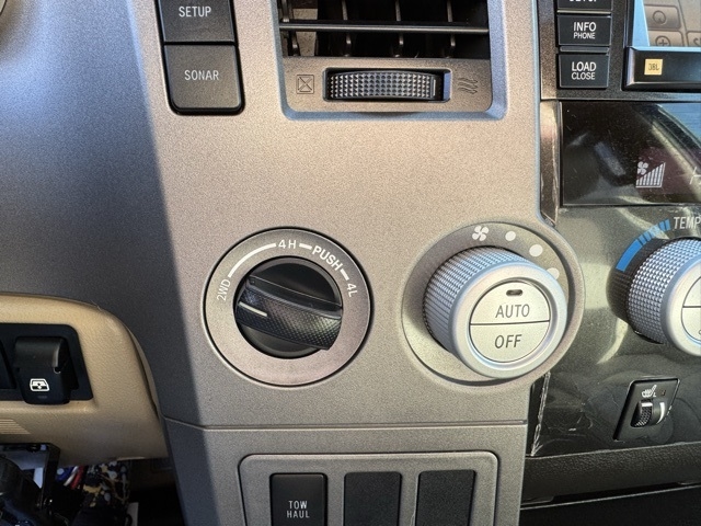 Toyota Tundra 4WD Truck CrewMax 5.7L V8 6-Spd AT LTD (Natl) 2011