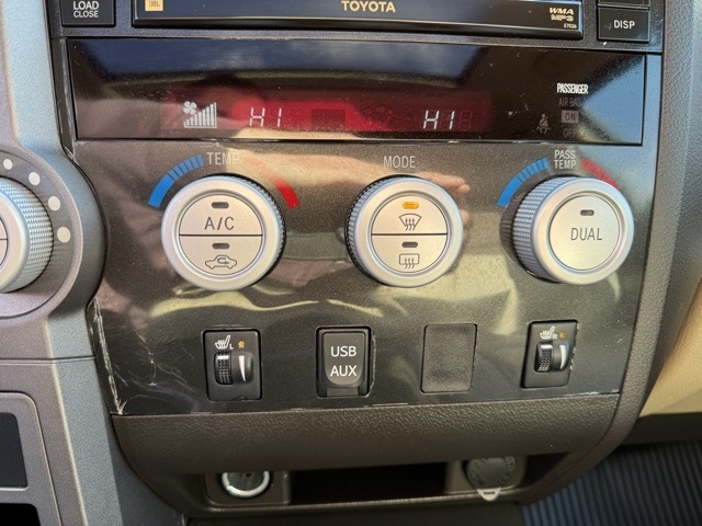 Toyota Tundra 4WD Truck CrewMax 5.7L V8 6-Spd AT LTD (Natl) 2011