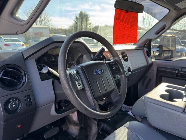 Ford Super Duty F-550 DRW 4WD Reg Cab 141" WB 60" CA XLT 2015