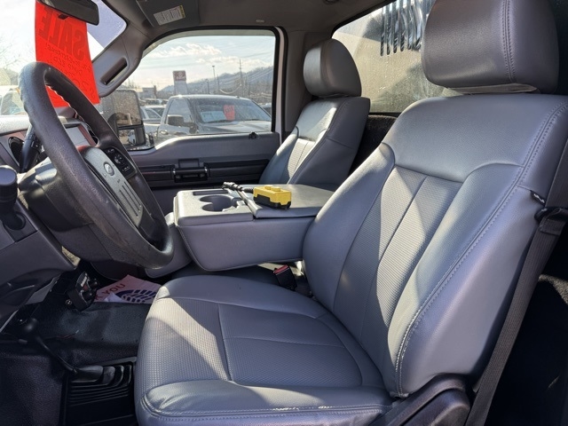 Ford Super Duty F-550 DRW 4WD Reg Cab 141" WB 60" CA XLT 2015