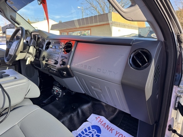 Ford Super Duty F-550 DRW 4WD Reg Cab 141" WB 60" CA XLT 2015