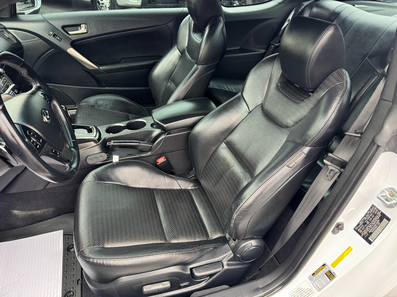 Hyundai Genesis Coupe 2dr 3.8L Auto Ultimate w/Black Seats 2016