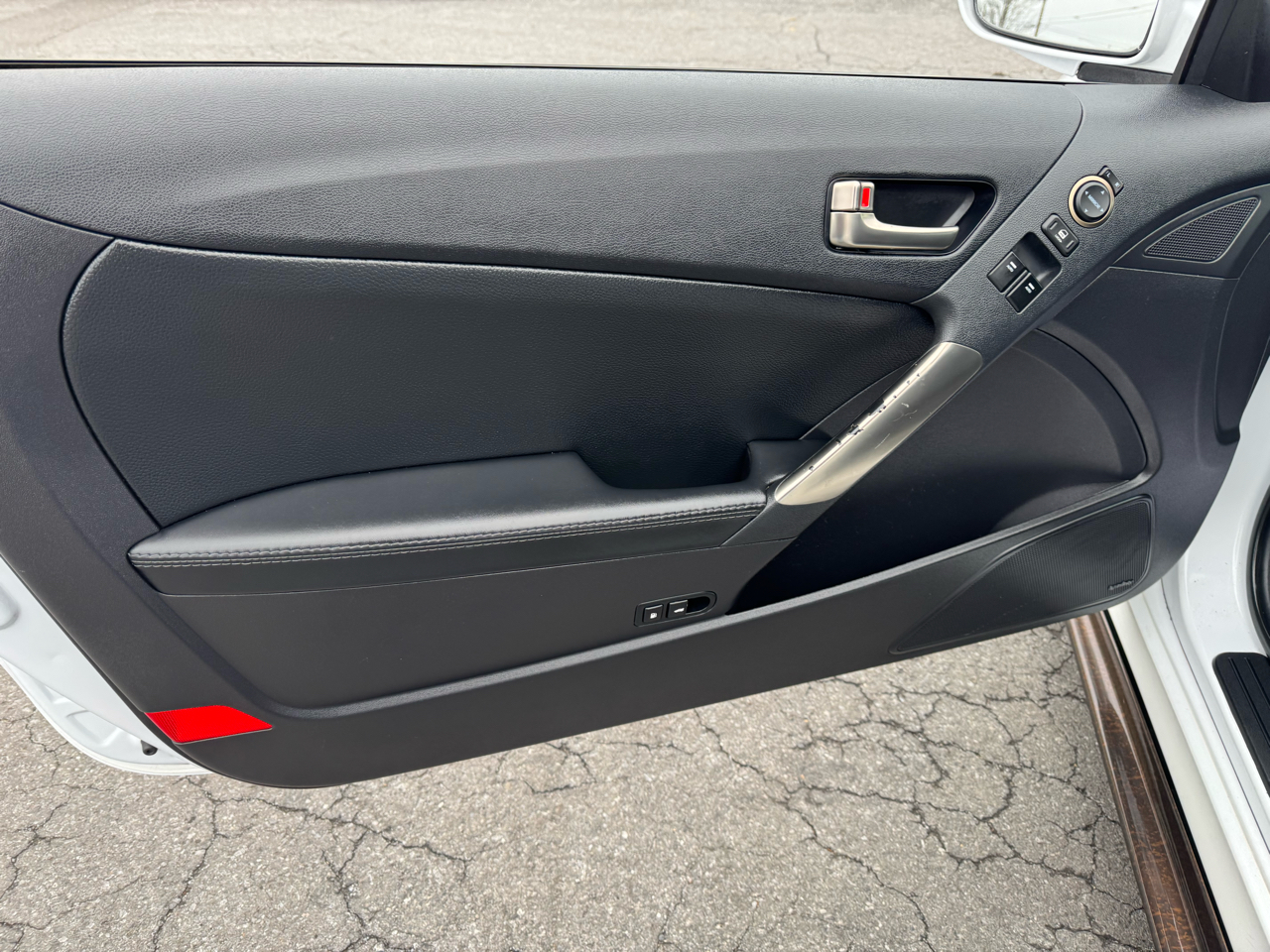 Hyundai Genesis Coupe 2dr 3.8L Auto Ultimate w/Black Seats 2016