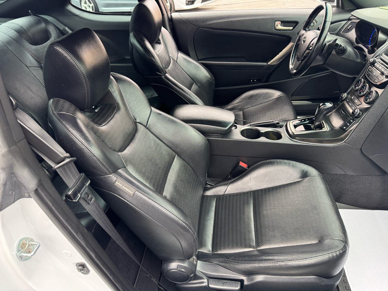 Hyundai Genesis Coupe 2dr 3.8L Auto Ultimate w/Black Seats 2016