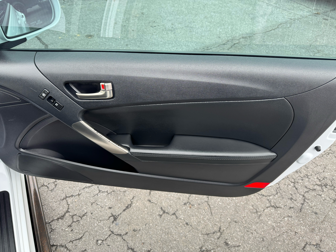 Hyundai Genesis Coupe 2dr 3.8L Auto Ultimate w/Black Seats 2016