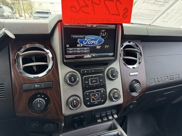 Ford Super Duty F-350 SRW 4WD Crew Cab 172" Lariat 2015