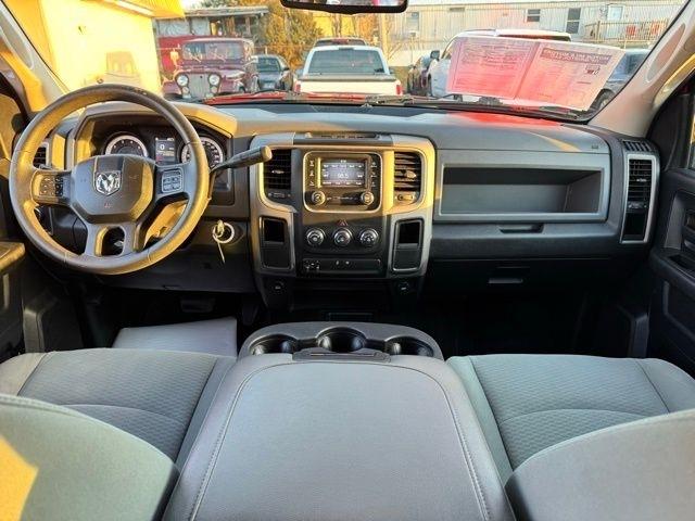 RAM 2500 Tradesman 4x4 Crew Cab 6'4" Box 2015