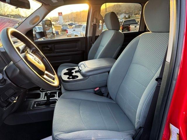 RAM 2500 Tradesman 4x4 Crew Cab 6'4" Box 2015