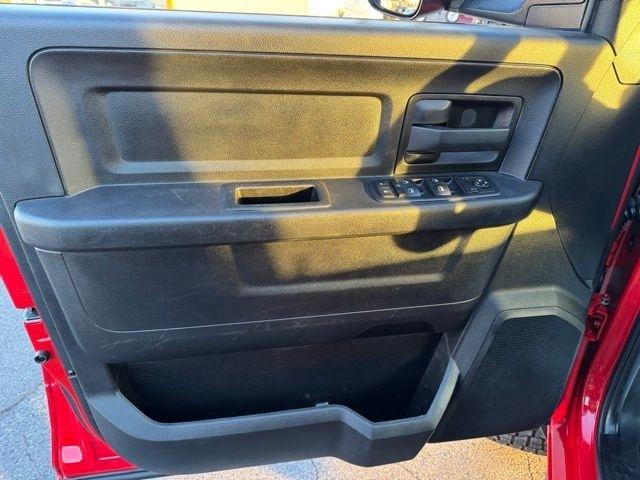 RAM 2500 Tradesman 4x4 Crew Cab 6'4" Box 2015