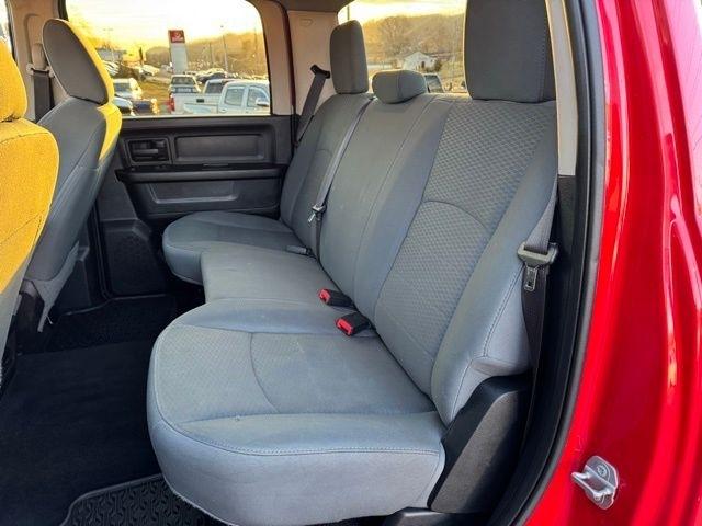 RAM 2500 Tradesman 4x4 Crew Cab 6'4" Box 2015