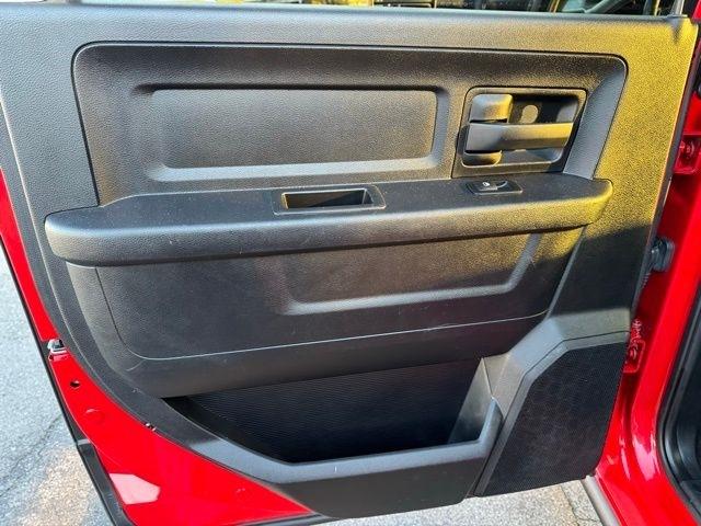 RAM 2500 Tradesman 4x4 Crew Cab 6'4" Box 2015