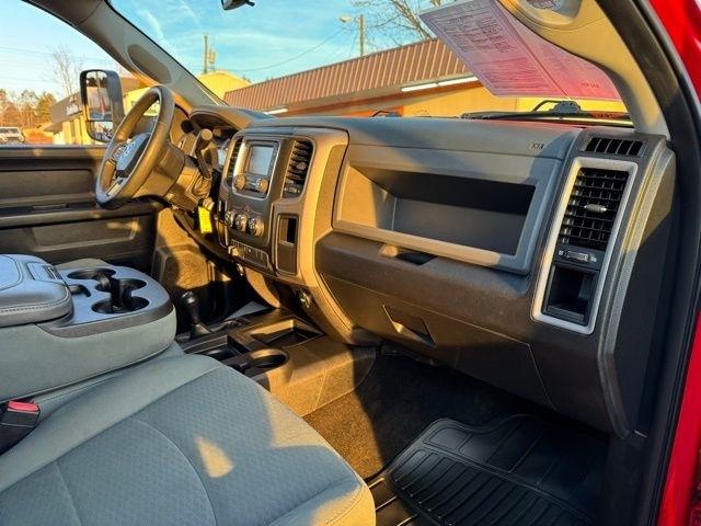 RAM 2500 Tradesman 4x4 Crew Cab 6'4" Box 2015