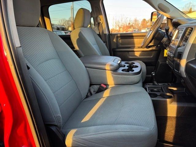 RAM 2500 Tradesman 4x4 Crew Cab 6'4" Box 2015