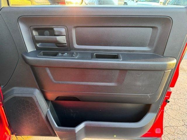 RAM 2500 Tradesman 4x4 Crew Cab 6'4" Box 2015