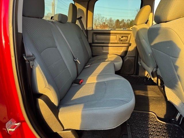 RAM 2500 Tradesman 4x4 Crew Cab 6'4" Box 2015